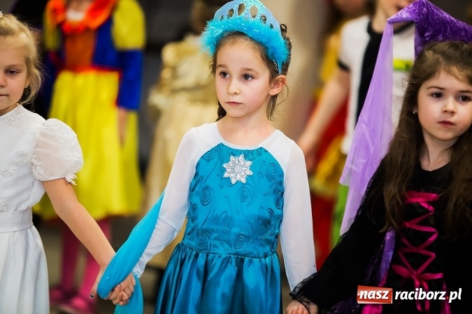 Zdjęcie w galerii na portalu naszraciborz.pl: Wielki bal przebierańców w Pietrowicach Wielkich wiadomości z regionu