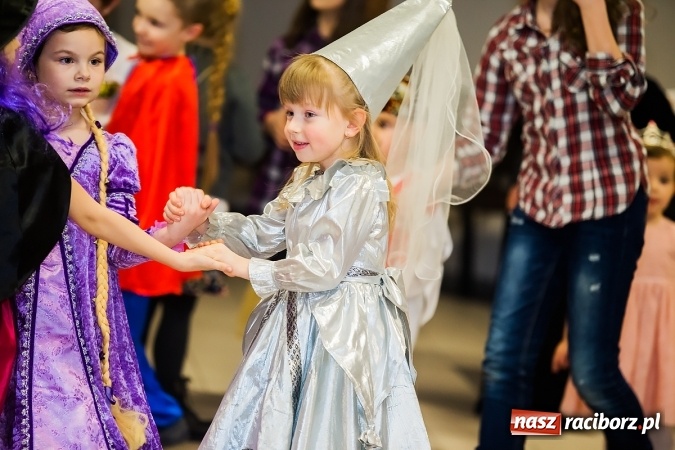 Zdjęcie w galerii na portalu naszraciborz.pl: Wielki bal przebierańców w Pietrowicach Wielkich wiadomości z regionu
