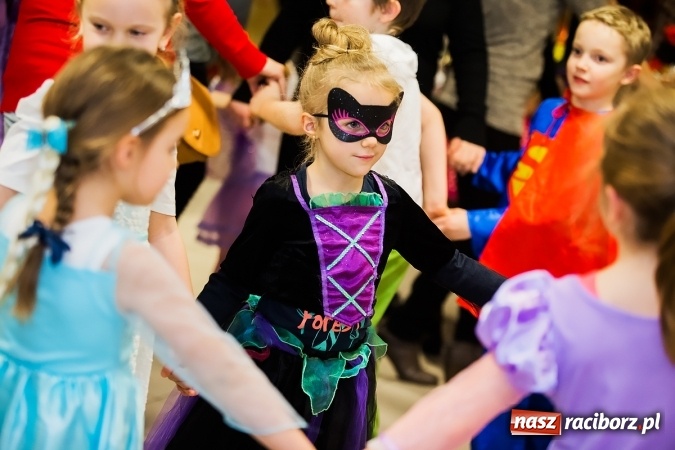 Zdjęcie w galerii na portalu naszraciborz.pl: Wielki bal przebierańców w Pietrowicach Wielkich wiadomości z regionu