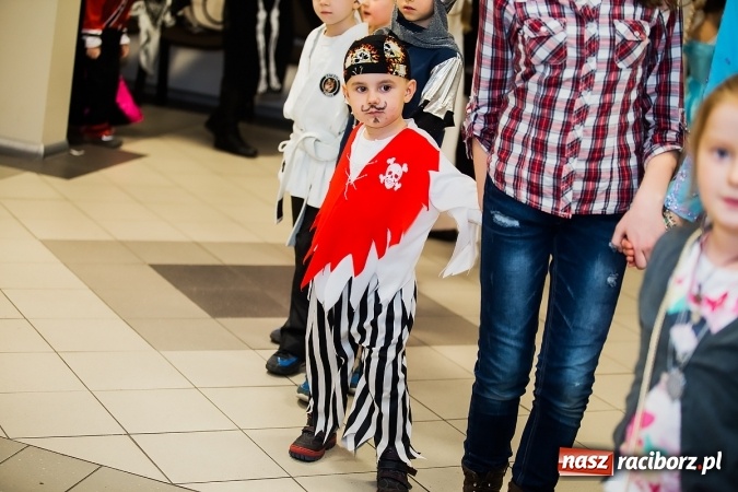 Zdjęcie w galerii na portalu naszraciborz.pl: Wielki bal przebierańców w Pietrowicach Wielkich wiadomości z regionu