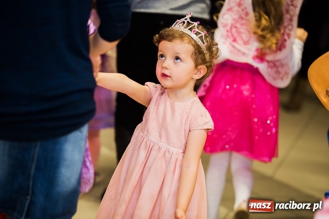 Zdjęcie w galerii na portalu naszraciborz.pl: Wielki bal przebierańców w Pietrowicach Wielkich wiadomości z regionu