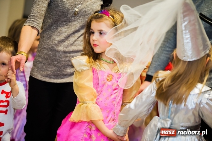 Zdjęcie w galerii na portalu naszraciborz.pl: Wielki bal przebierańców w Pietrowicach Wielkich wiadomości z regionu