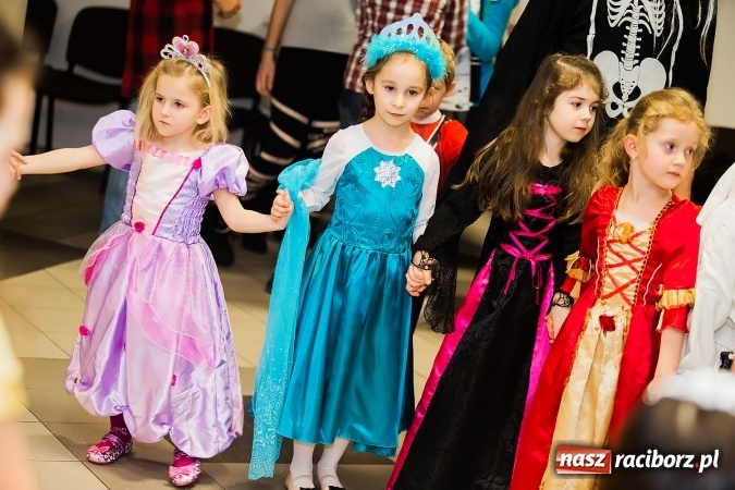 Zdjęcie w galerii na portalu naszraciborz.pl: Wielki bal przebierańców w Pietrowicach Wielkich wiadomości z regionu