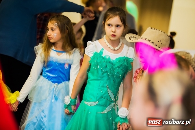 Zdjęcie w galerii na portalu naszraciborz.pl: Wielki bal przebierańców w Pietrowicach Wielkich wiadomości z regionu
