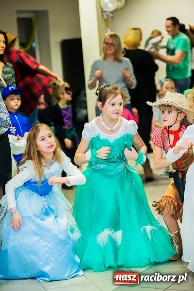 Zdjęcie w galerii na portalu naszraciborz.pl: Wielki bal przebierańców w Pietrowicach Wielkich wiadomości z regionu