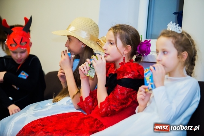 Zdjęcie w galerii na portalu naszraciborz.pl: Wielki bal przebierańców w Pietrowicach Wielkich wiadomości z regionu