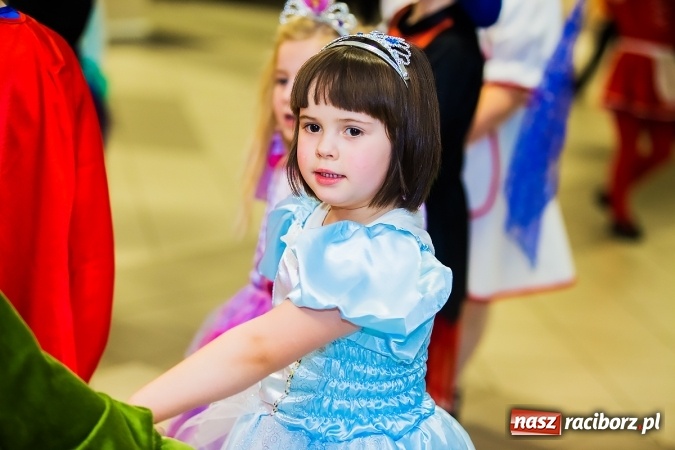 Zdjęcie w galerii na portalu naszraciborz.pl: Wielki bal przebierańców w Pietrowicach Wielkich wiadomości z regionu