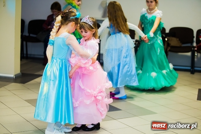 Zdjęcie w galerii na portalu naszraciborz.pl: Wielki bal przebierańców w Pietrowicach Wielkich wiadomości z regionu