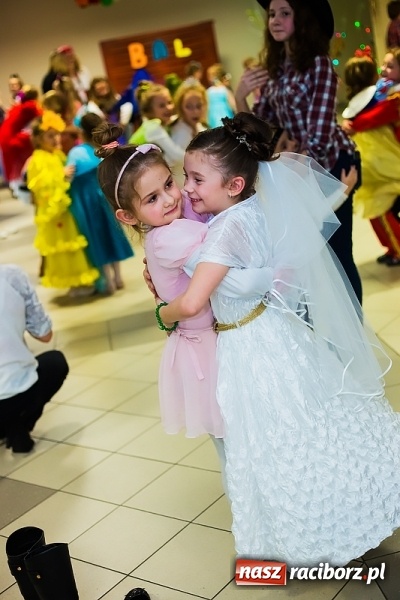 Zdjęcie w galerii na portalu naszraciborz.pl: Wielki bal przebierańców w Pietrowicach Wielkich wiadomości z regionu