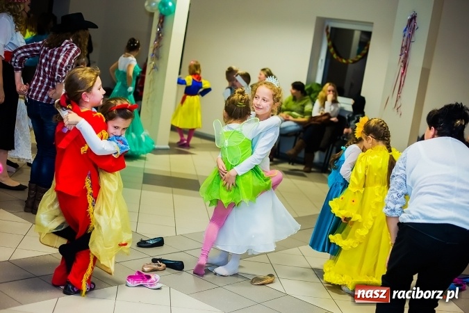 Zdjęcie w galerii na portalu naszraciborz.pl: Wielki bal przebierańców w Pietrowicach Wielkich wiadomości z regionu