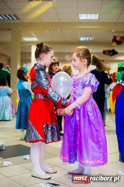 Zdjęcie w galerii na portalu naszraciborz.pl: Wielki bal przebierańców w Pietrowicach Wielkich wiadomości z regionu