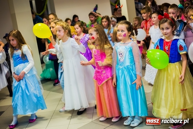 Zdjęcie w galerii na portalu naszraciborz.pl: Wielki bal przebierańców w Pietrowicach Wielkich wiadomości z regionu