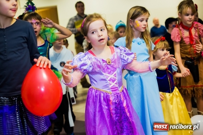 Zdjęcie w galerii na portalu naszraciborz.pl: Wielki bal przebierańców w Pietrowicach Wielkich wiadomości z regionu