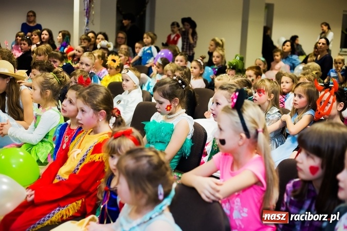 Zdjęcie w galerii na portalu naszraciborz.pl: Wielki bal przebierańców w Pietrowicach Wielkich wiadomości z regionu