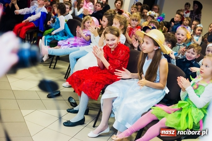 Zdjęcie w galerii na portalu naszraciborz.pl: Wielki bal przebierańców w Pietrowicach Wielkich wiadomości z regionu