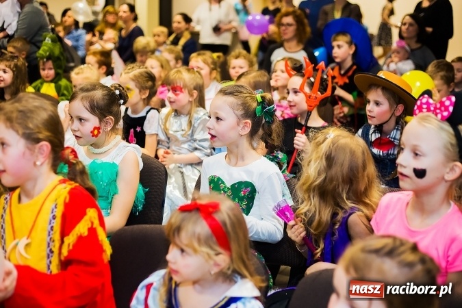 Zdjęcie w galerii na portalu naszraciborz.pl: Wielki bal przebierańców w Pietrowicach Wielkich wiadomości z regionu