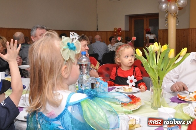 Zdjęcie w galerii na portalu naszraciborz.pl: Domowe Przedszkolaki balowały z Babciami i Dziadkami wiadomości z regionu