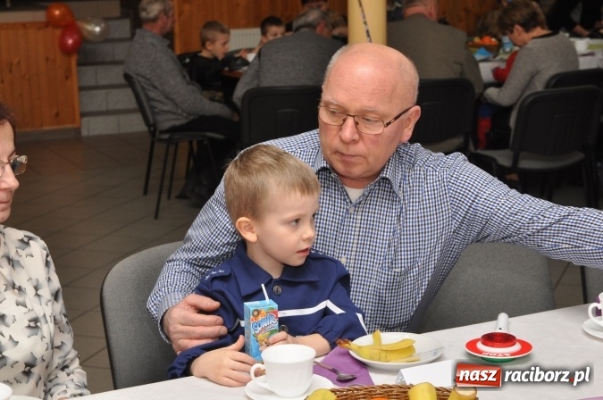 Zdjęcie w galerii na portalu naszraciborz.pl: Domowe Przedszkolaki balowały z Babciami i Dziadkami wiadomości z regionu