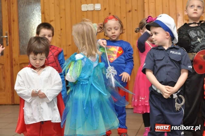 Zdjęcie w galerii na portalu naszraciborz.pl: Domowe Przedszkolaki balowały z Babciami i Dziadkami wiadomości z regionu