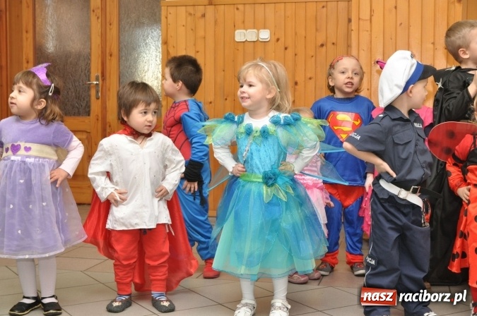 Zdjęcie w galerii na portalu naszraciborz.pl: Domowe Przedszkolaki balowały z Babciami i Dziadkami wiadomości z regionu