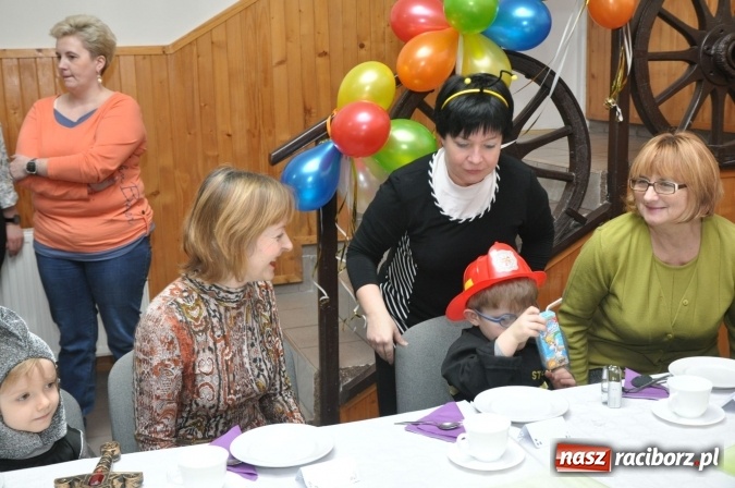 Zdjęcie w galerii na portalu naszraciborz.pl: Domowe Przedszkolaki balowały z Babciami i Dziadkami wiadomości z regionu