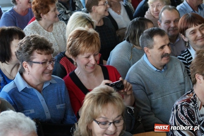 Zdjęcie w galerii na portalu naszraciborz.pl: Całusy i laurki dla babć i dziadków z Łęgu  wiadomości z regionu