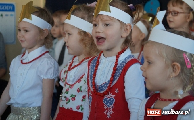 Zdjęcie w galerii na portalu naszraciborz.pl: Całusy i laurki dla babć i dziadków z Łęgu  wiadomości z regionu