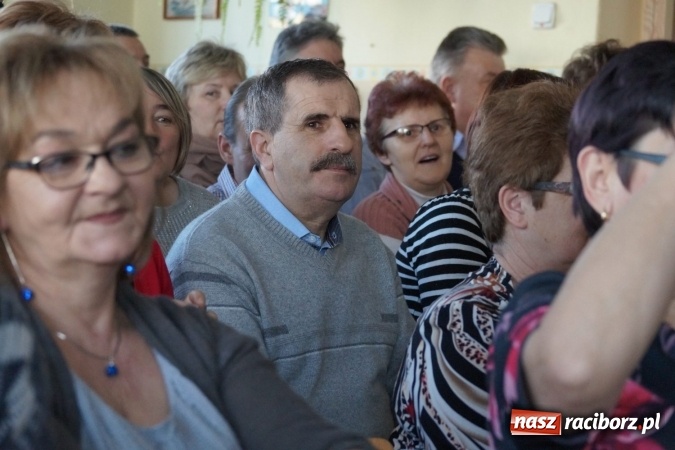 Zdjęcie w galerii na portalu naszraciborz.pl: Całusy i laurki dla babć i dziadków z Łęgu  wiadomości z regionu