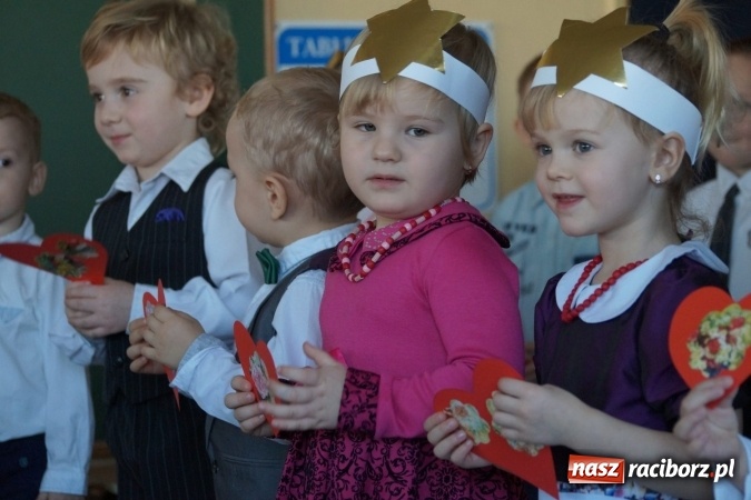 Zdjęcie w galerii na portalu naszraciborz.pl: Całusy i laurki dla babć i dziadków z Łęgu  wiadomości z regionu