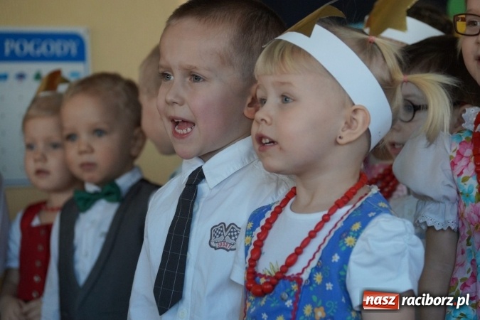 Zdjęcie w galerii na portalu naszraciborz.pl: Całusy i laurki dla babć i dziadków z Łęgu  wiadomości z regionu