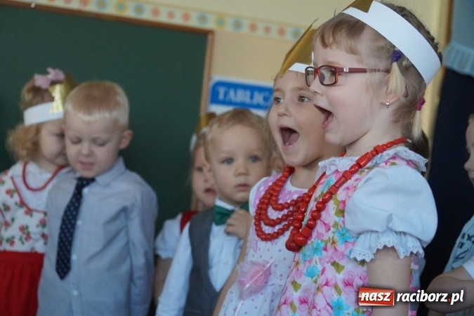Zdjęcie w galerii na portalu naszraciborz.pl: Całusy i laurki dla babć i dziadków z Łęgu  wiadomości z regionu