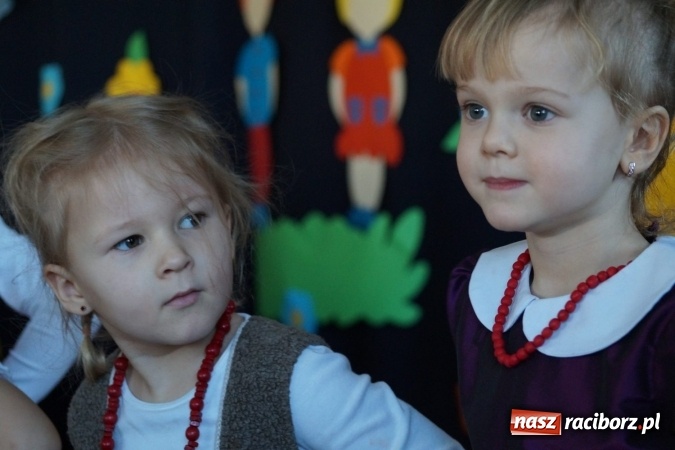 Zdjęcie w galerii na portalu naszraciborz.pl: Całusy i laurki dla babć i dziadków z Łęgu  wiadomości z regionu