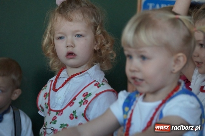 Zdjęcie w galerii na portalu naszraciborz.pl: Całusy i laurki dla babć i dziadków z Łęgu  wiadomości z regionu