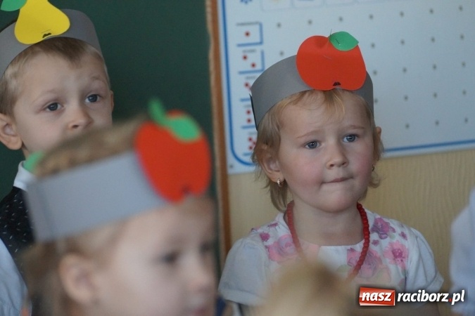 Zdjęcie w galerii na portalu naszraciborz.pl: Całusy i laurki dla babć i dziadków z Łęgu  wiadomości z regionu