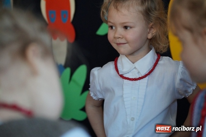 Zdjęcie w galerii na portalu naszraciborz.pl: Całusy i laurki dla babć i dziadków z Łęgu  wiadomości z regionu