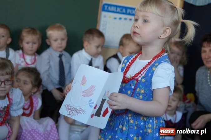 Zdjęcie w galerii na portalu naszraciborz.pl: Całusy i laurki dla babć i dziadków z Łęgu  wiadomości z regionu