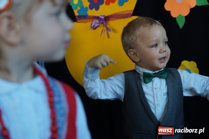 Zdjęcie w galerii na portalu naszraciborz.pl: Całusy i laurki dla babć i dziadków z Łęgu  wiadomości z regionu