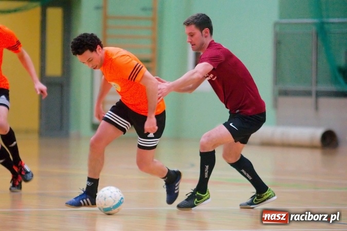 Zdjęcie w galerii na portalu naszraciborz.pl: HLPN: Futsalowy piątek w Arenie Rafako. Kolejna porażka Pata Cabra Team. Wild Boys rozgromieni przez RS-Bau wiadomości z regionu