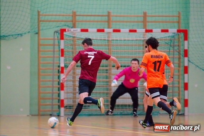 Zdjęcie w galerii na portalu naszraciborz.pl: HLPN: Futsalowy piątek w Arenie Rafako. Kolejna porażka Pata Cabra Team. Wild Boys rozgromieni przez RS-Bau wiadomości z regionu