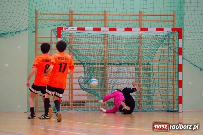 Zdjęcie w galerii na portalu naszraciborz.pl: HLPN: Futsalowy piątek w Arenie Rafako. Kolejna porażka Pata Cabra Team. Wild Boys rozgromieni przez RS-Bau wiadomości z regionu
