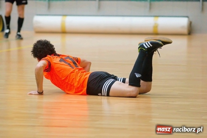 Zdjęcie w galerii na portalu naszraciborz.pl: HLPN: Futsalowy piątek w Arenie Rafako. Kolejna porażka Pata Cabra Team. Wild Boys rozgromieni przez RS-Bau wiadomości z regionu