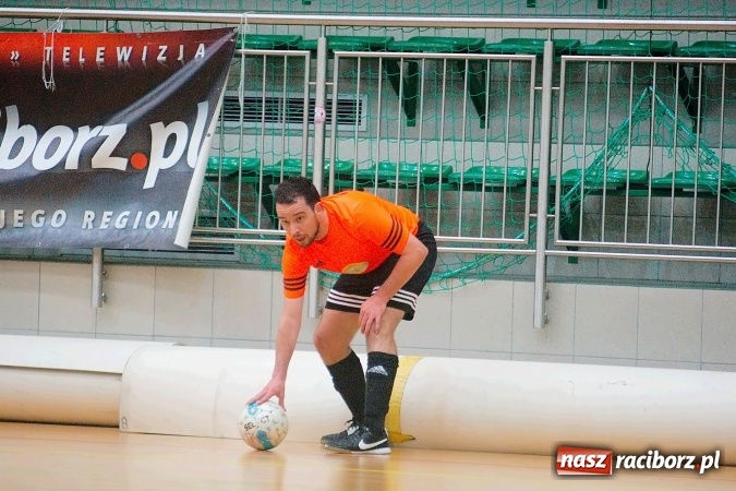 Zdjęcie w galerii na portalu naszraciborz.pl: HLPN: Futsalowy piątek w Arenie Rafako. Kolejna porażka Pata Cabra Team. Wild Boys rozgromieni przez RS-Bau wiadomości z regionu