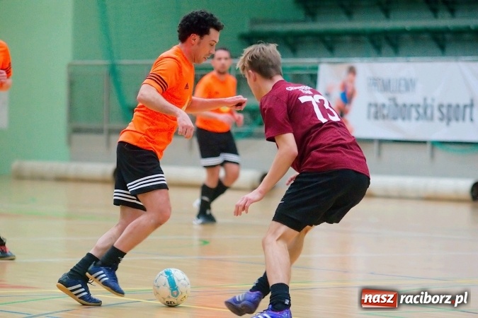 Zdjęcie w galerii na portalu naszraciborz.pl: HLPN: Futsalowy piątek w Arenie Rafako. Kolejna porażka Pata Cabra Team. Wild Boys rozgromieni przez RS-Bau wiadomości z regionu