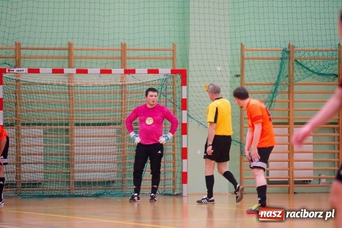 Zdjęcie w galerii na portalu naszraciborz.pl: HLPN: Futsalowy piątek w Arenie Rafako. Kolejna porażka Pata Cabra Team. Wild Boys rozgromieni przez RS-Bau wiadomości z regionu