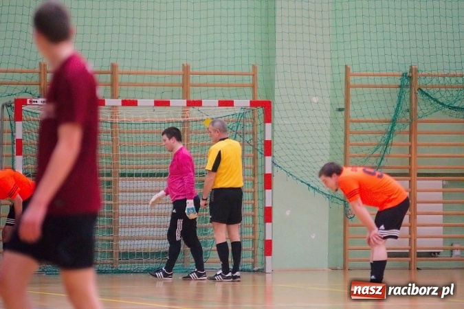 Zdjęcie w galerii na portalu naszraciborz.pl: HLPN: Futsalowy piątek w Arenie Rafako. Kolejna porażka Pata Cabra Team. Wild Boys rozgromieni przez RS-Bau wiadomości z regionu