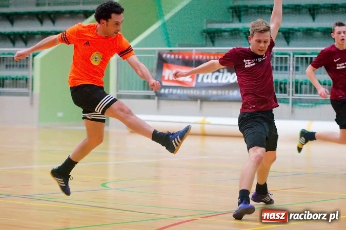 Zdjęcie w galerii na portalu naszraciborz.pl: HLPN: Futsalowy piątek w Arenie Rafako. Kolejna porażka Pata Cabra Team. Wild Boys rozgromieni przez RS-Bau wiadomości z regionu
