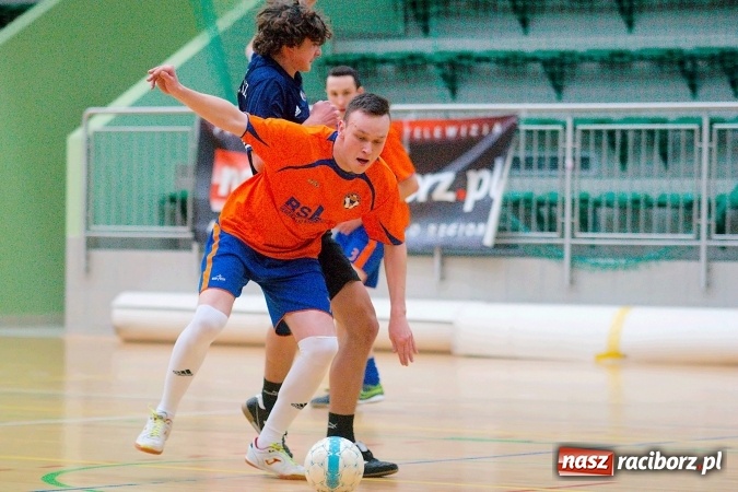 Zdjęcie w galerii na portalu naszraciborz.pl: HLPN: Futsalowy piątek w Arenie Rafako. Kolejna porażka Pata Cabra Team. Wild Boys rozgromieni przez RS-Bau wiadomości z regionu