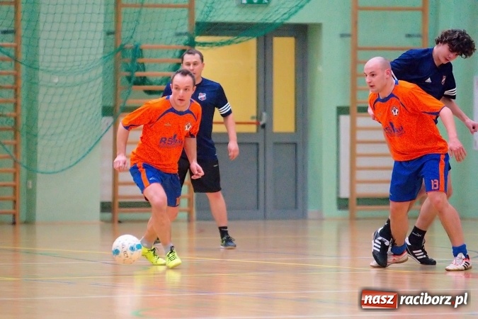 Zdjęcie w galerii na portalu naszraciborz.pl: HLPN: Futsalowy piątek w Arenie Rafako. Kolejna porażka Pata Cabra Team. Wild Boys rozgromieni przez RS-Bau wiadomości z regionu