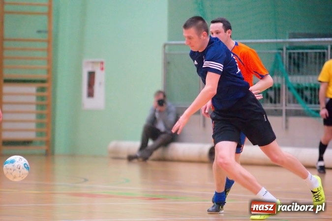 Zdjęcie w galerii na portalu naszraciborz.pl: HLPN: Futsalowy piątek w Arenie Rafako. Kolejna porażka Pata Cabra Team. Wild Boys rozgromieni przez RS-Bau wiadomości z regionu