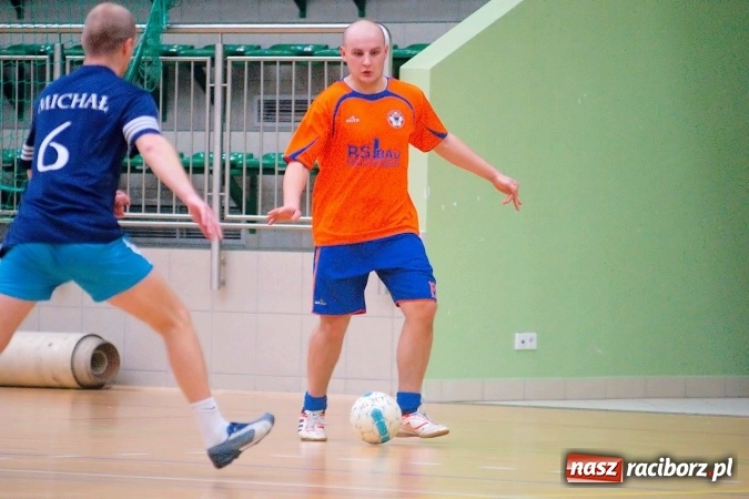 Zdjęcie w galerii na portalu naszraciborz.pl: HLPN: Futsalowy piątek w Arenie Rafako. Kolejna porażka Pata Cabra Team. Wild Boys rozgromieni przez RS-Bau wiadomości z regionu